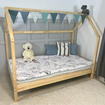   Házikóágy 180×90 cm, original tetővel, leesésgátló és ágyneműtartó nélkül, lakkozott fenyő színben